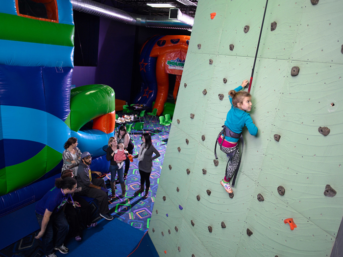 Plans for weekend ? Bring your kids to rock climbing!
