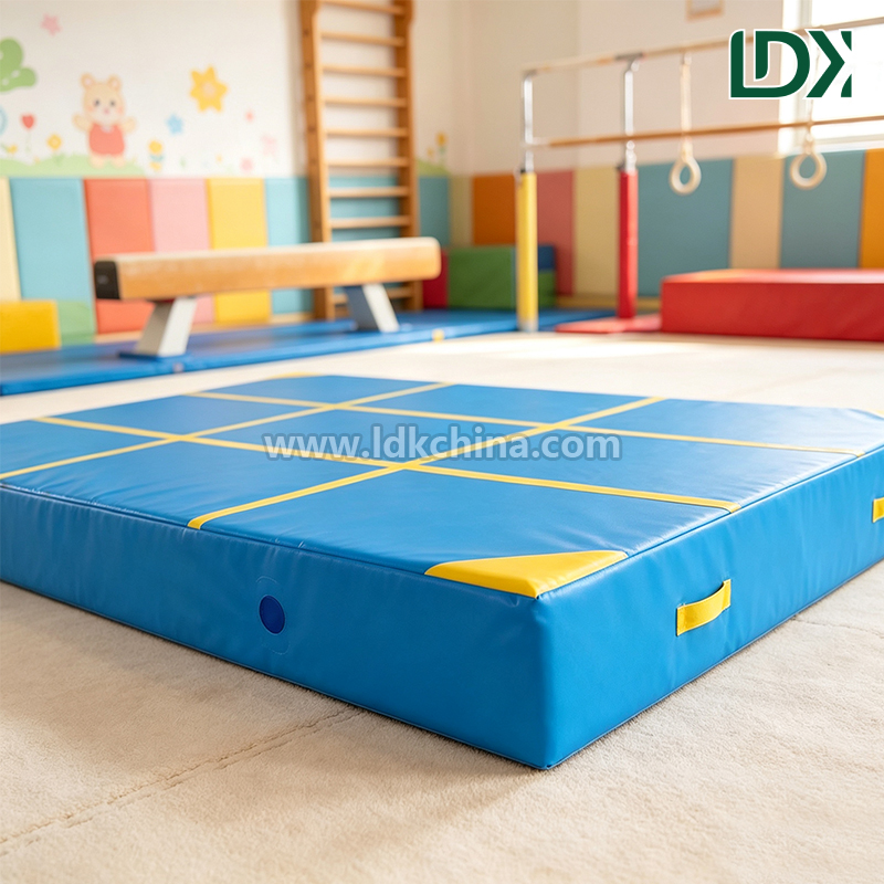Durable Wholesale Landing Mat Custom Size Crash Pad Waterproof Mat for Gymnastic Vaulting and Outdoor Training