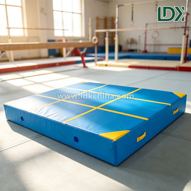 Durable Wholesale Landing Mat Custom Size Crash Pad Waterproof Mat for Gymnastic Vaulting and Outdoor Training
