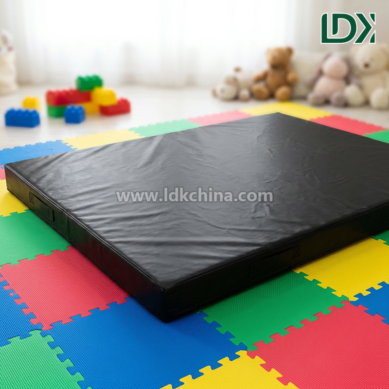 High Density Gymnastics Landing Pad Anti Tear Gymnastics Crash Mat Waterproof Foam Landing Pad for Martial Arts