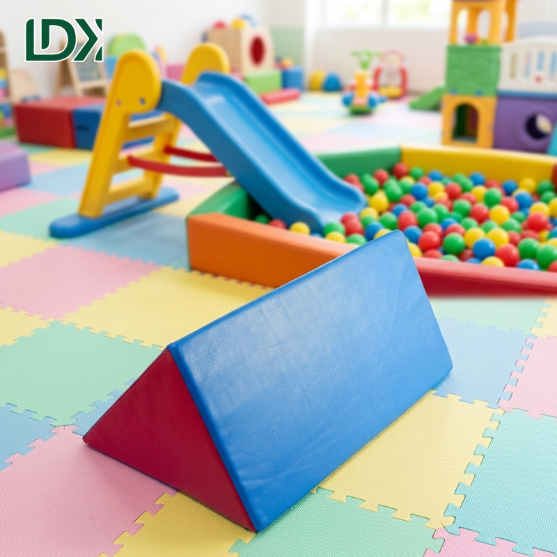 Professional High Density Gymnastics Incline Wedge Foam Mat for Tumbling Training and Cheerleading Practice Wholesale