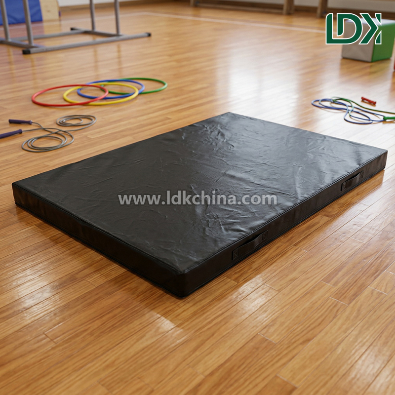 High Density Gymnastics Landing Pad Anti Tear Gymnastics Crash Mat Waterproof Foam Landing Pad for Martial Arts