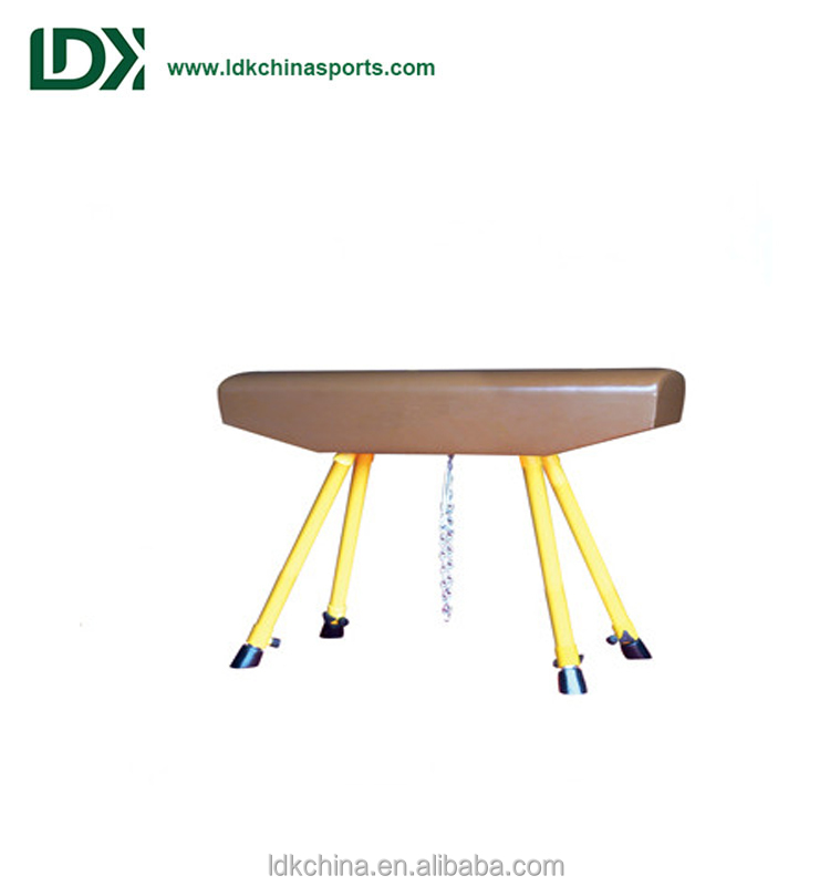 Standard gymnastic equipment vaulting horse for exercise