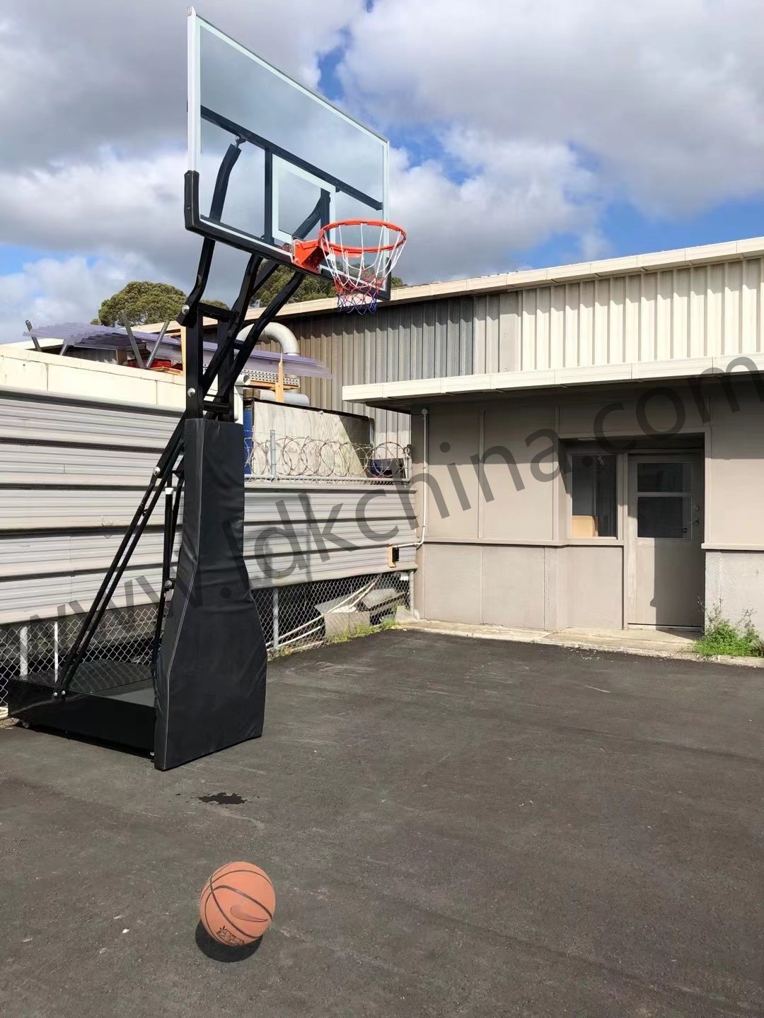 Adjustable Indoor Outdoor Basketball Equipment Tempered Glass Backboard Hoop