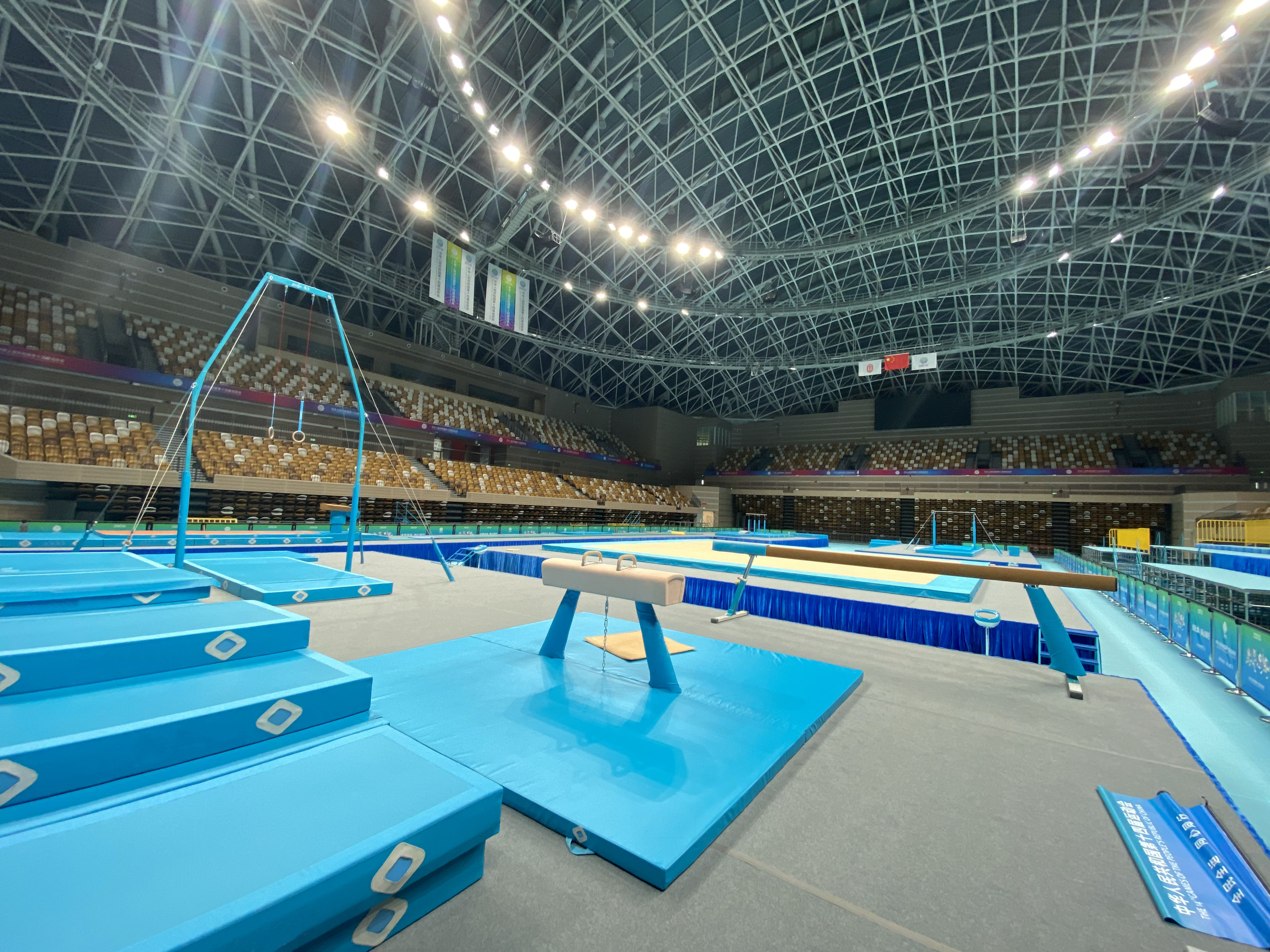 The beauty of artistic gymnastics lies in its professional equipment.