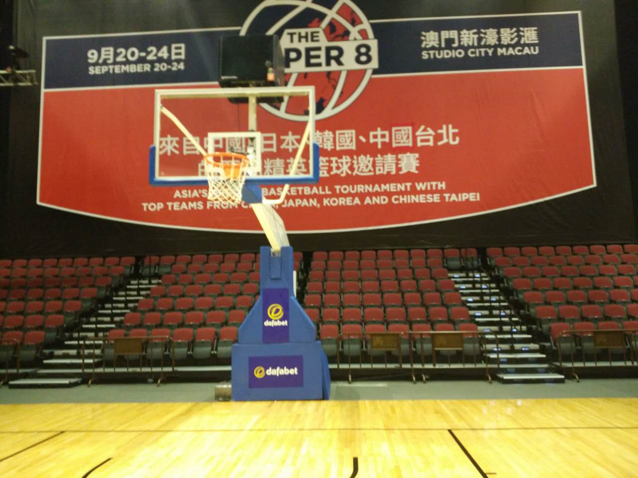 Multifunctional Basketball Courts: Maximizing Space with Retractable Seating & Portable Hoops.