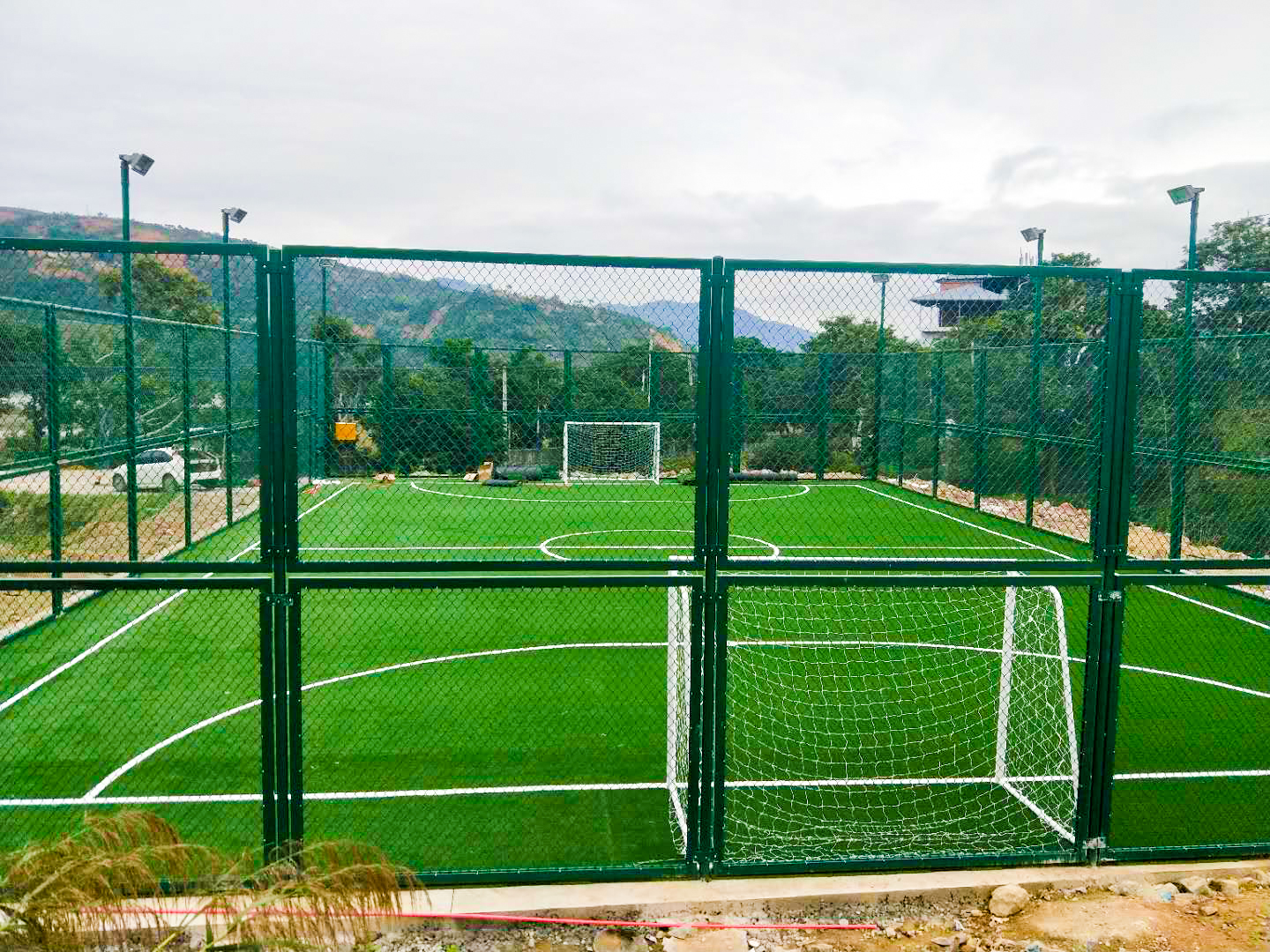 Cross-border e-commerce of football cages accelerates