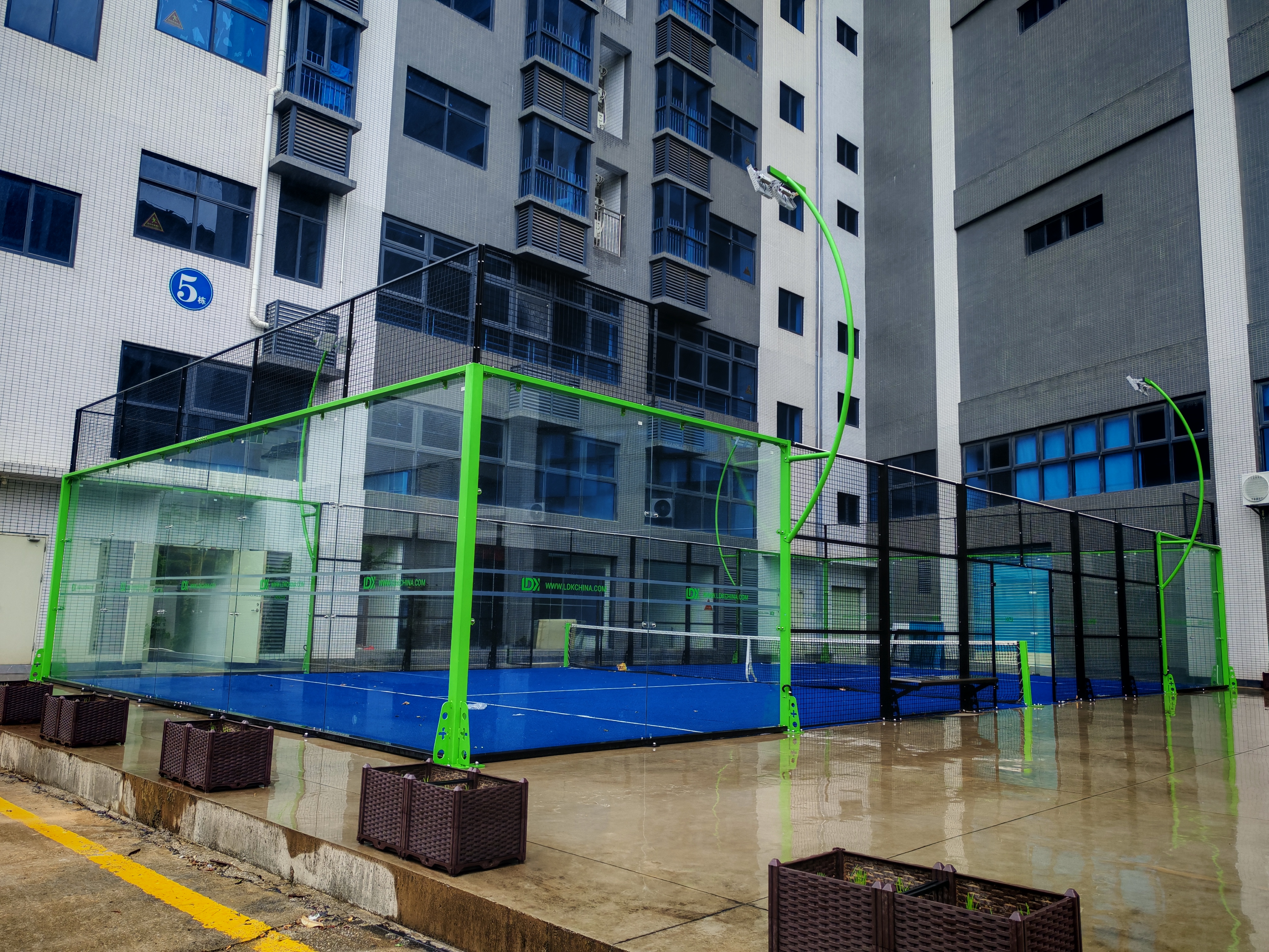China Supplier with Robust Materials for High Durability and Easy Maintenance Outdoor All-Weather Tennis Paddle Courts
