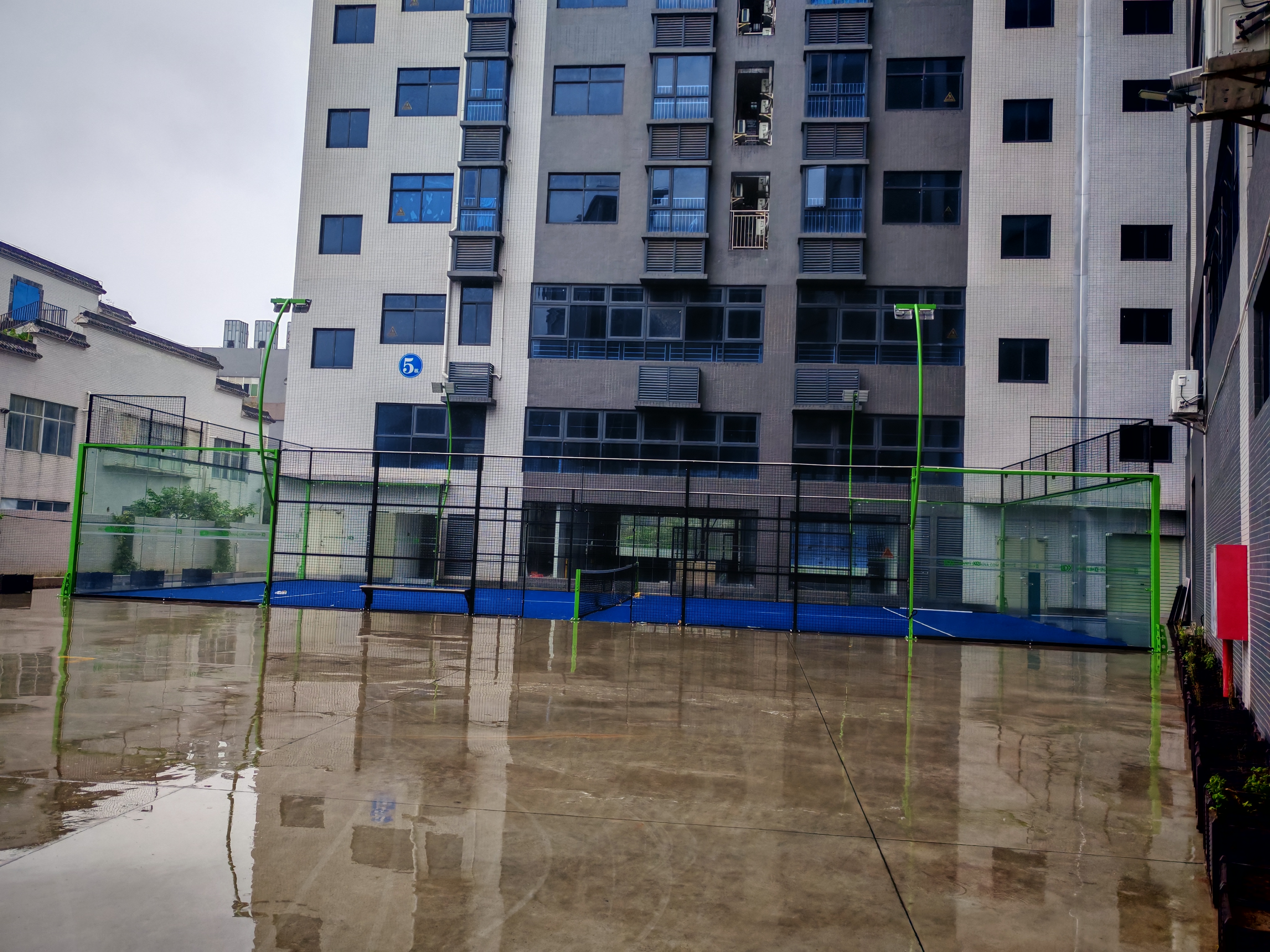 China Supplier with Robust Materials for High Durability and Easy Maintenance Outdoor All-Weather Tennis Paddle Courts