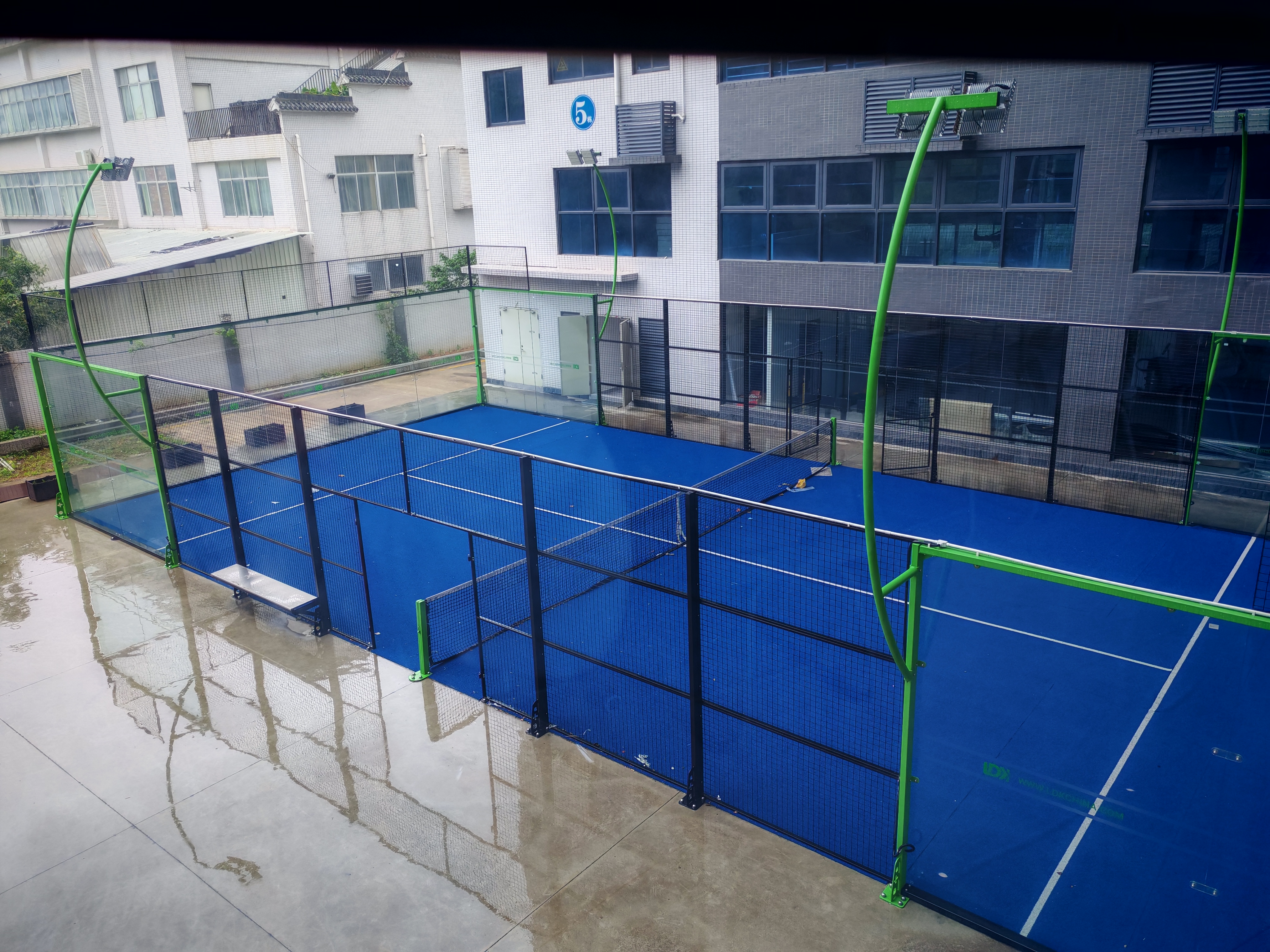 Full View Glass Super Clear Glass & Hot-dip Galvanized Steel Structure Sports Clubs Padel Court Featured Image